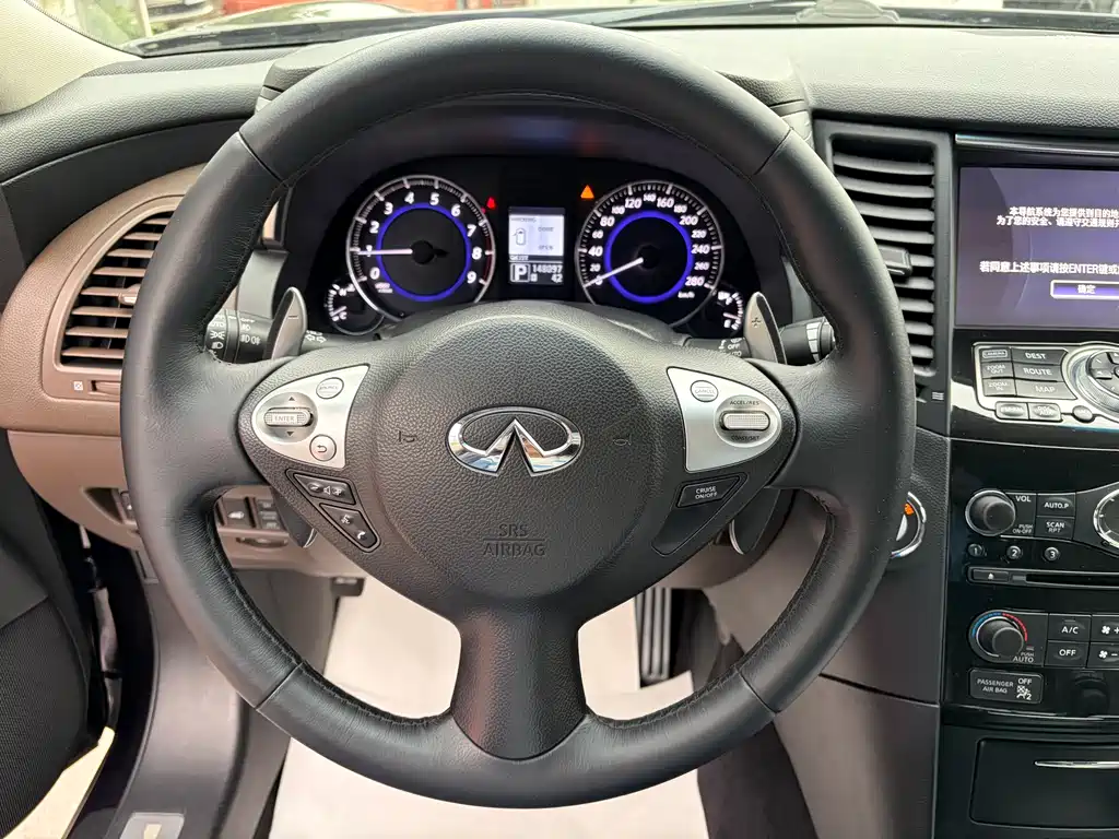 Infiniti QX70 2014 — фото 13