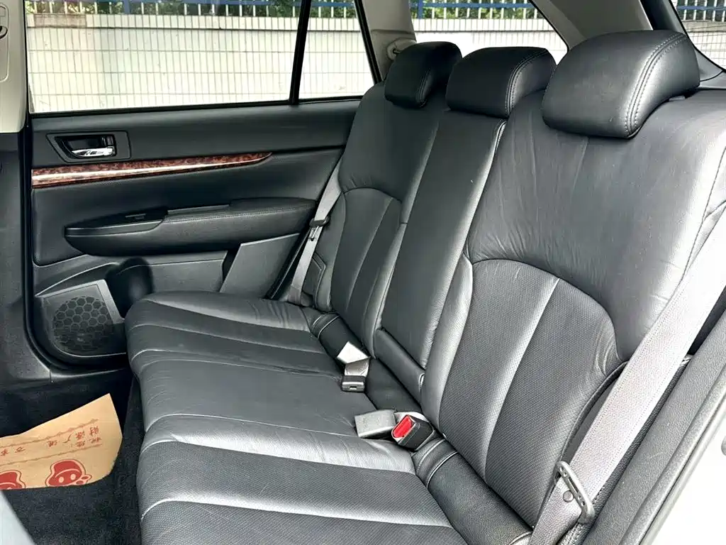 Subaru Outback 2011 — фото 12