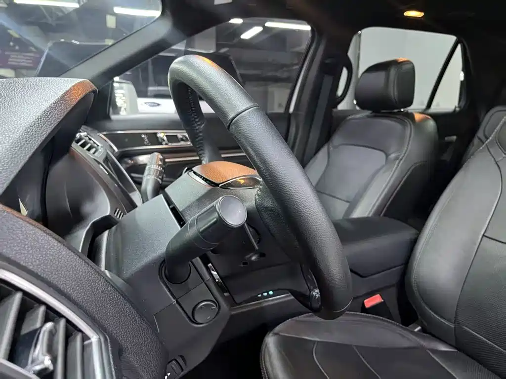 Ford Explorer 2017 — фото 11