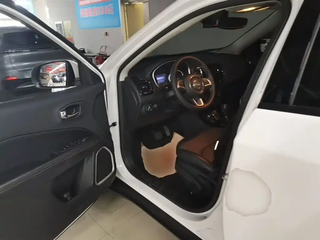Jeep Compass 2020 — фото 15