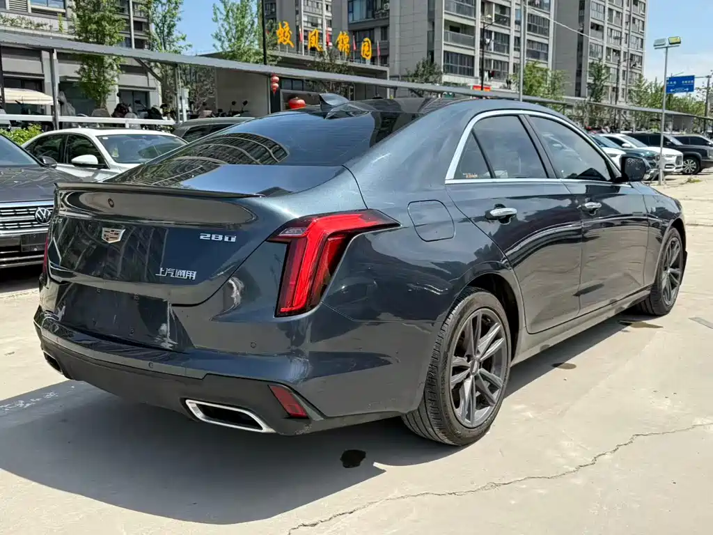 Cadillac CT4 2022 — фото 11