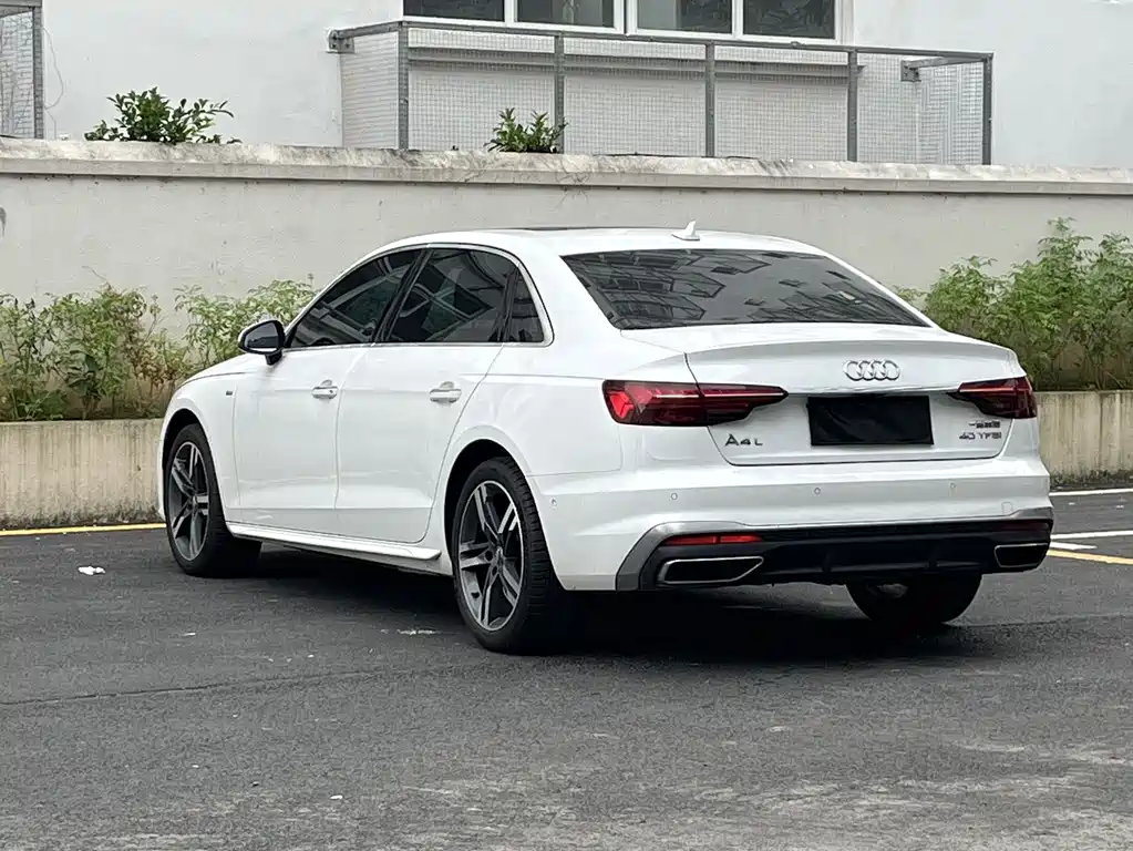 Audi A4L 2021 — фото 18