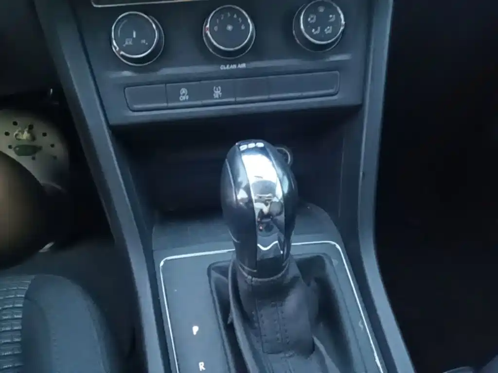 Volkswagen Touran 2017 — фото 14