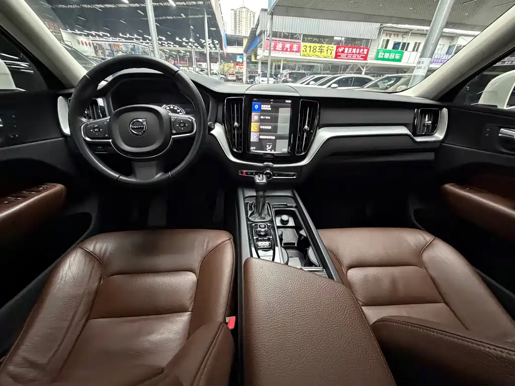 Volvo XC60 2018 — фото 26
