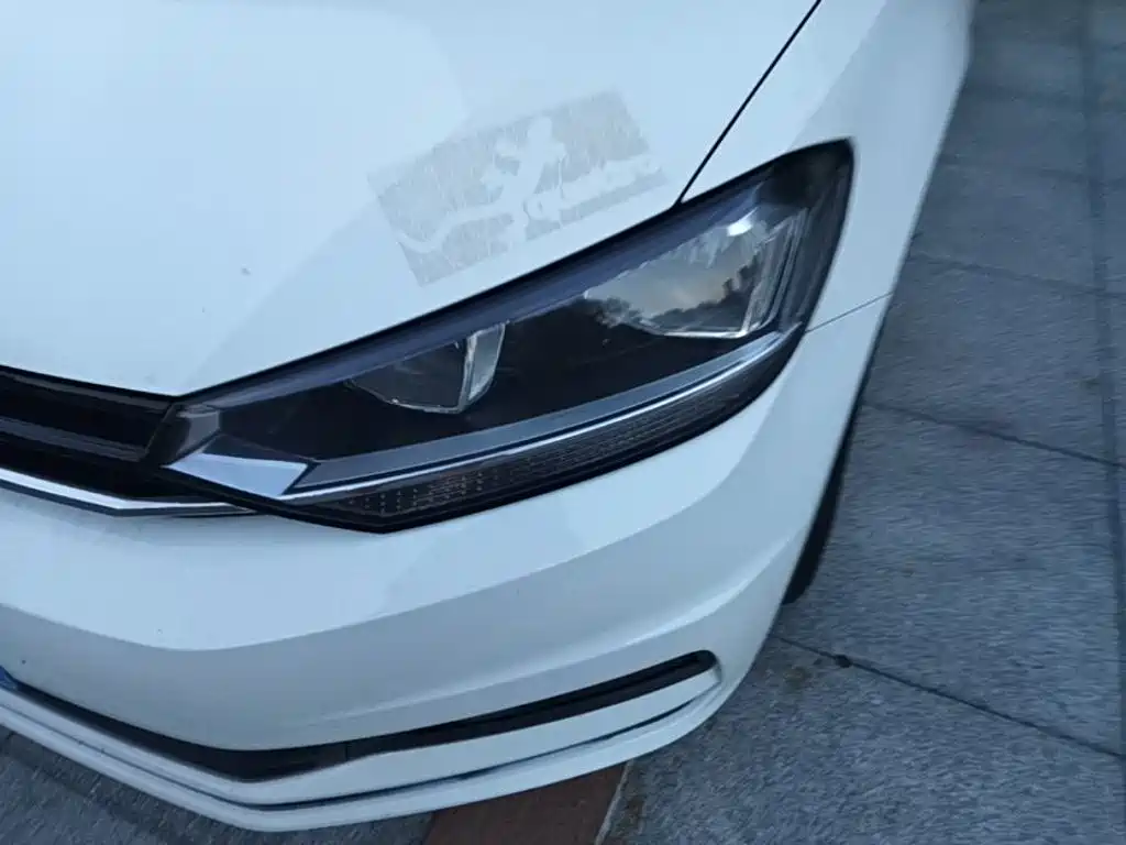 Volkswagen Touran 2017 — фото 24