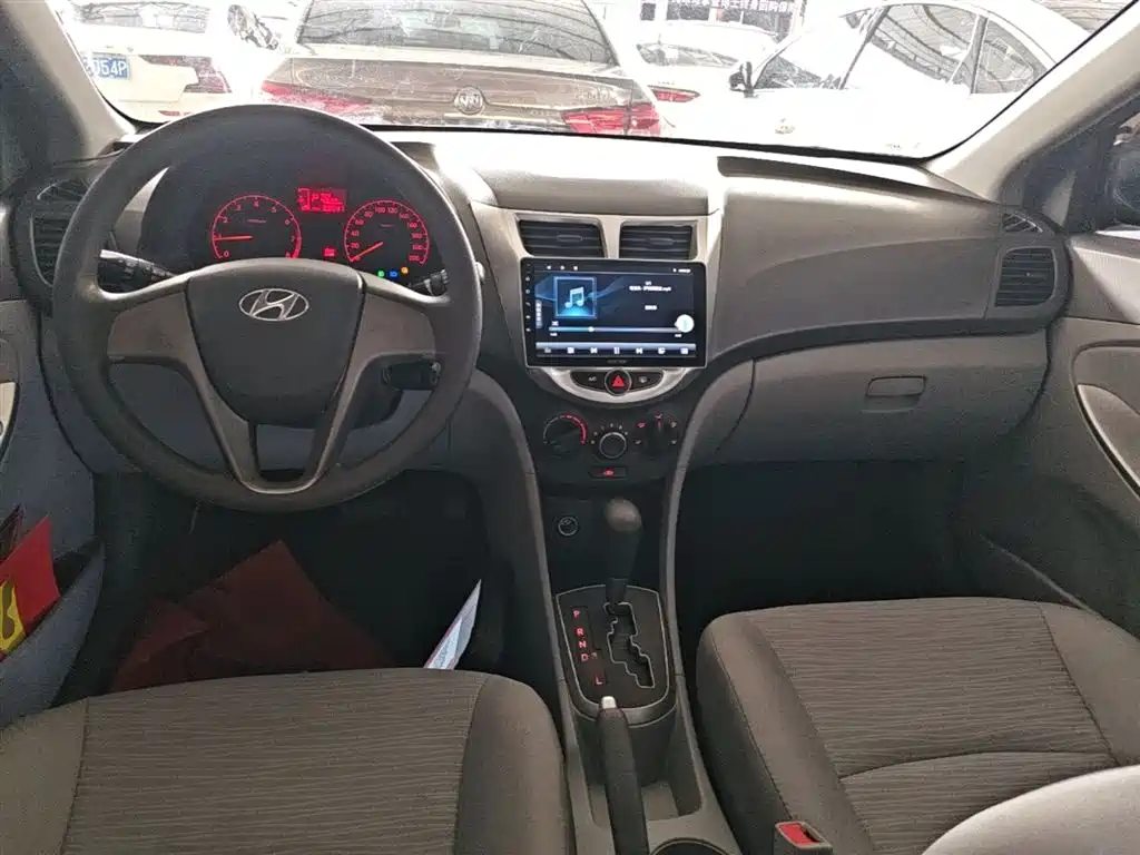 Hyundai Verna 2015 — фото 10