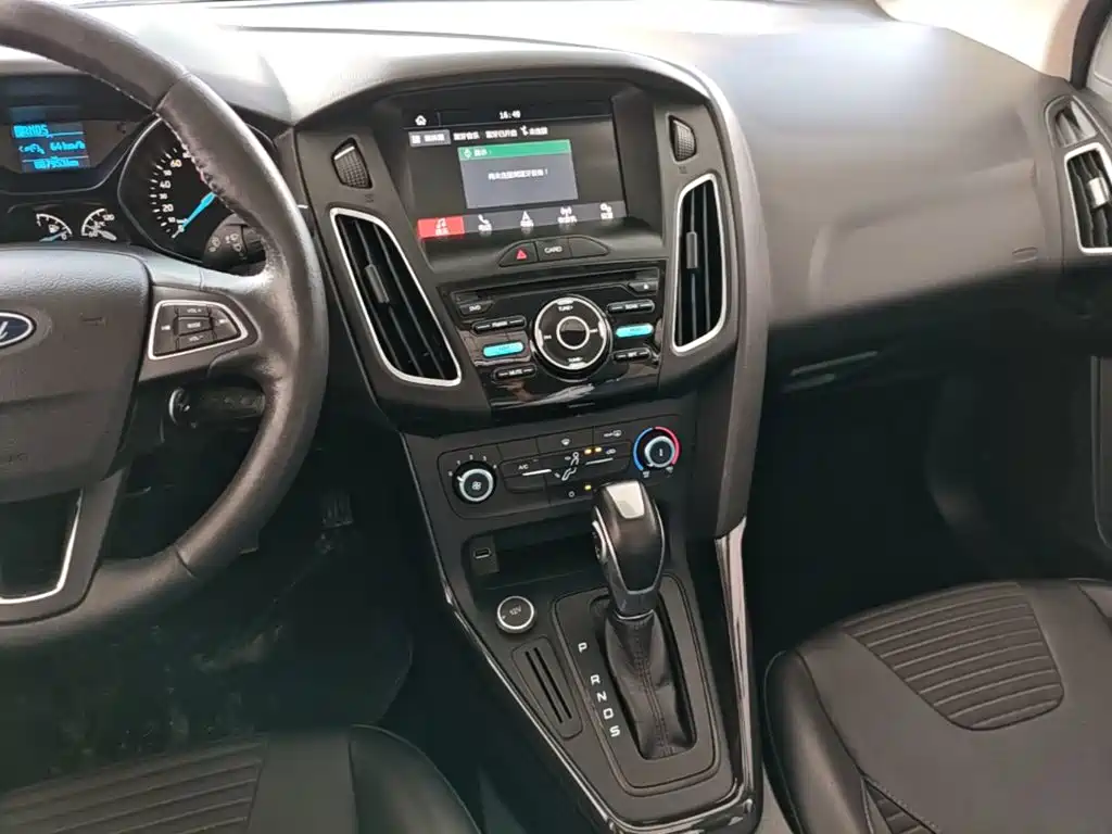 Ford Focus 2018 — фото 13