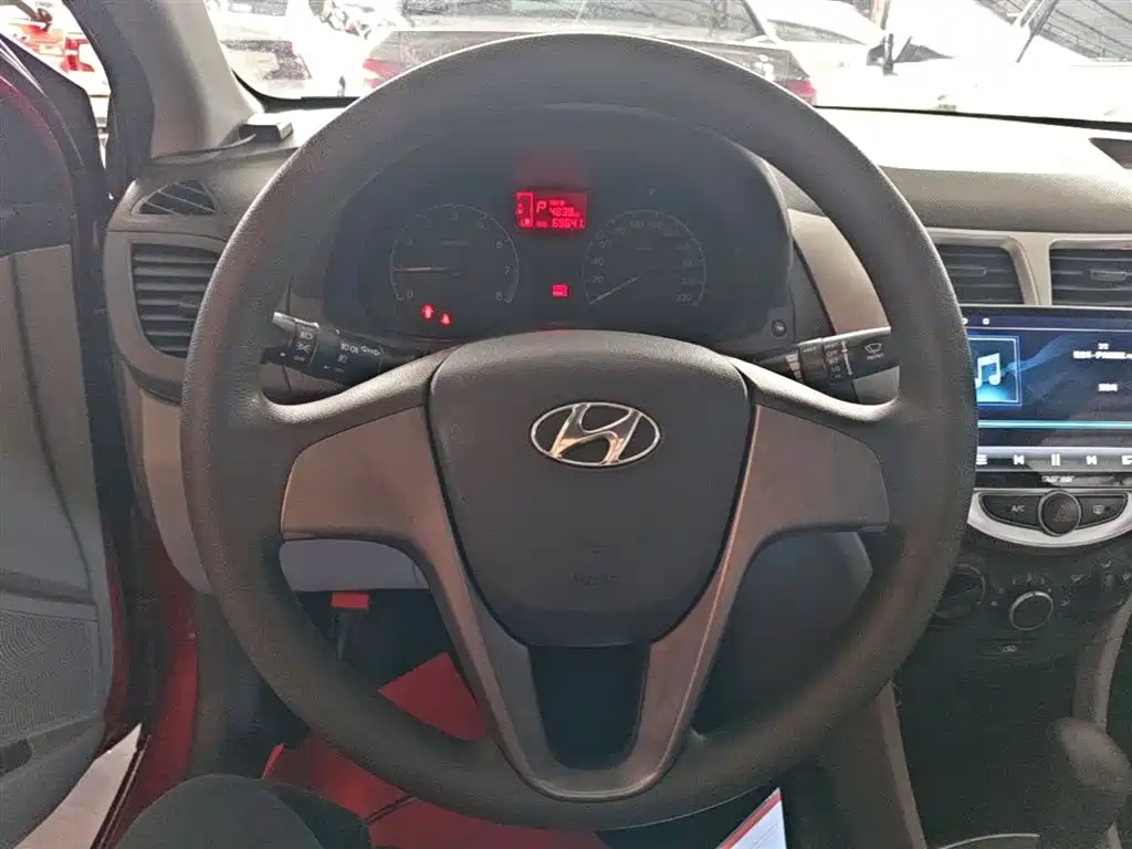 Hyundai Verna 2015 — фото 11