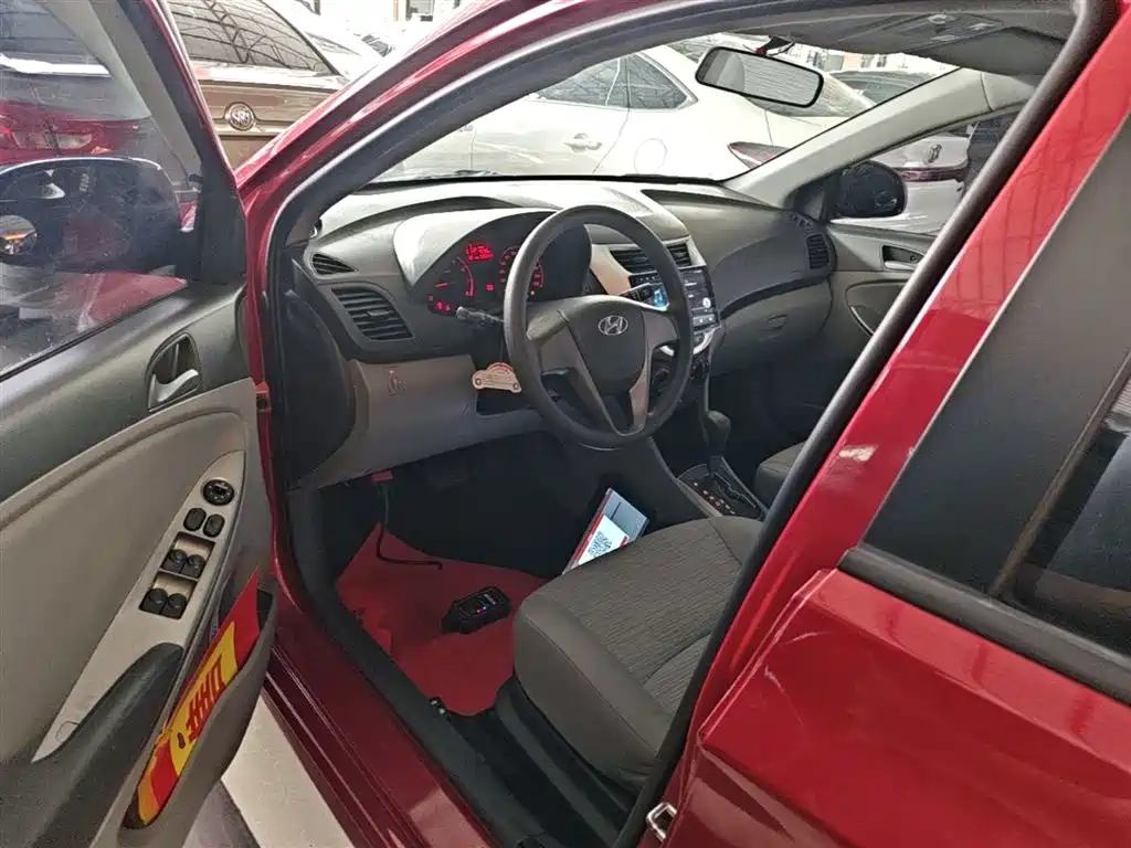 Hyundai Verna 2015 — фото 16