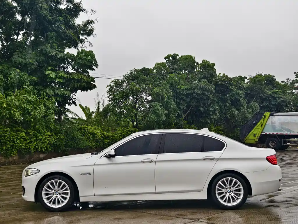BMW 5 Series 2016 — фото 2