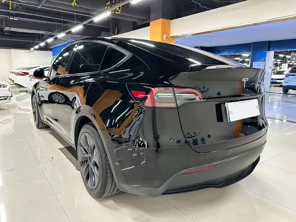 Tesla Model Y 2023 — фото 12