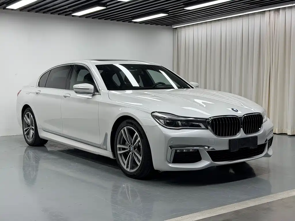 BMW 7 Series 2018 — фото 3