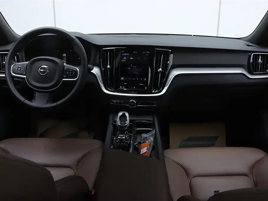 Volvo S60 2025 — фото 27