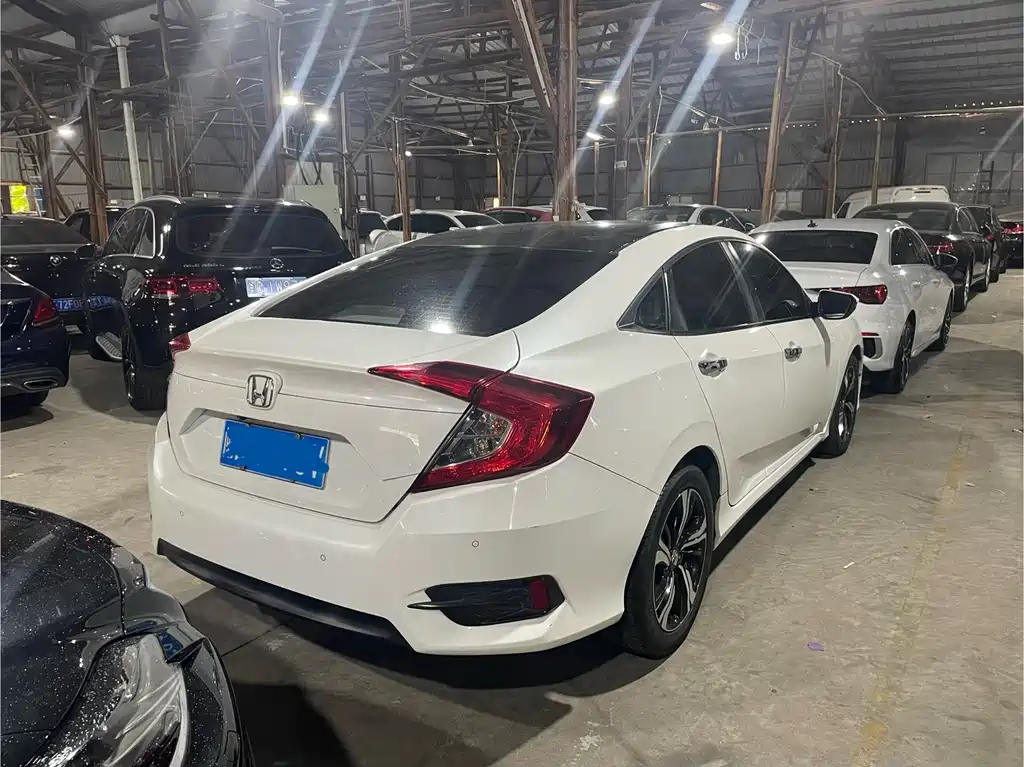 Honda Civic 2018 — фото 3