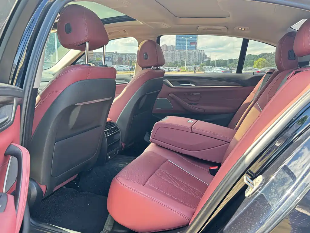 BMW 5 Series 2023 — фото 15