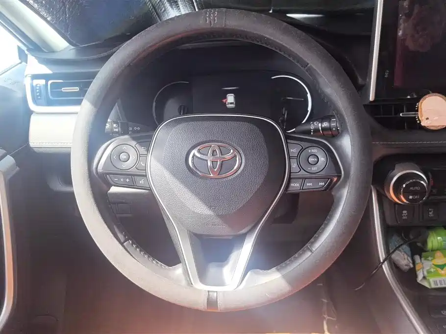 Toyota RAV4 2021 — фото 15