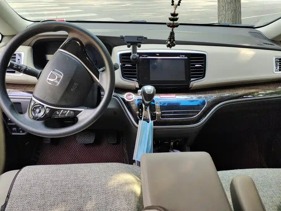 Honda Odyssey 2017 — фото 12