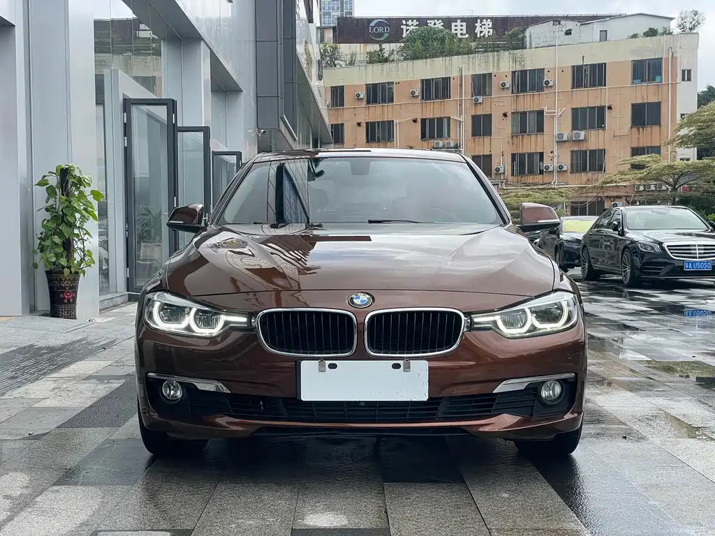 BMW 3 Series 2017 — фото 19