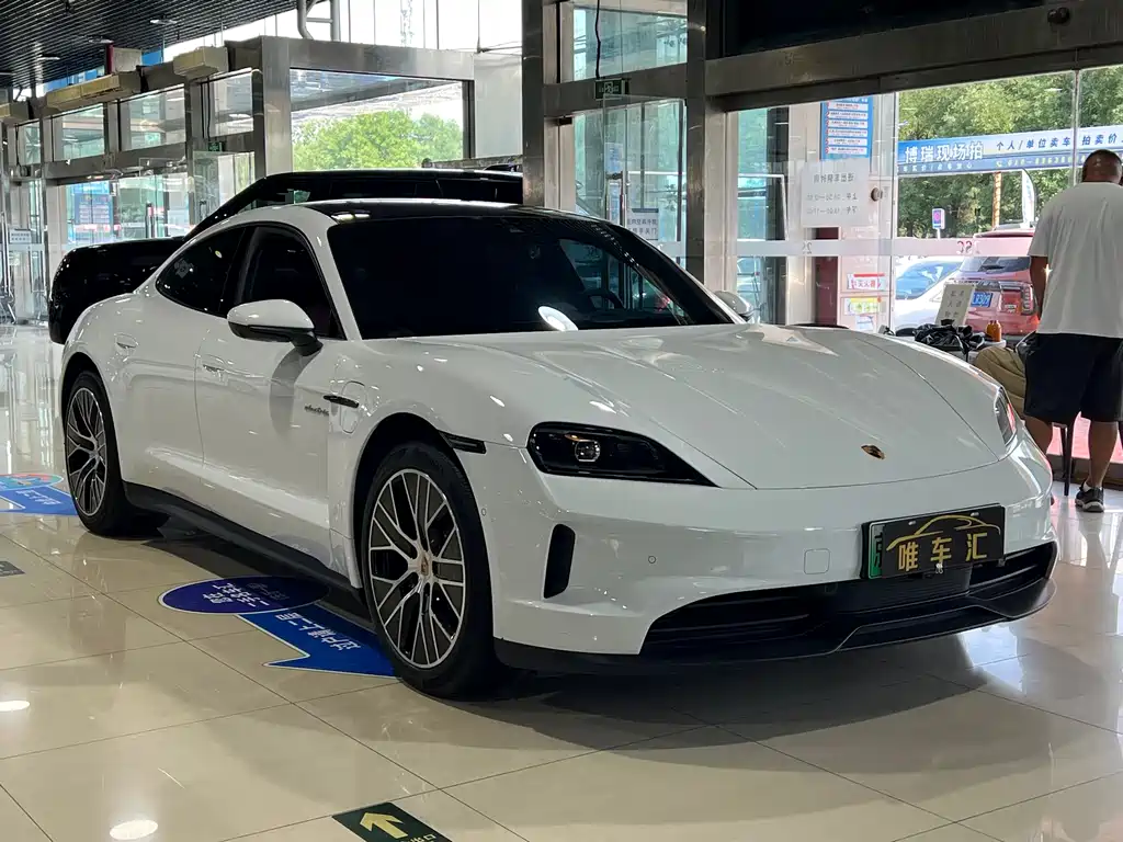 Porsche Taycan 2025
