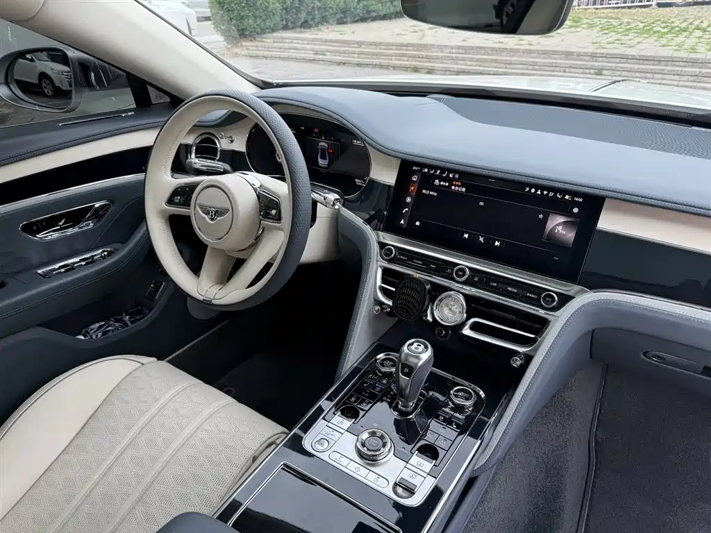 Bentley Flying Spur PHEV 2025 — фото 21