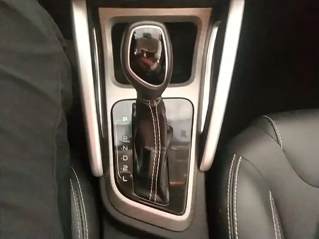 Geely Vision X3 2019 — фото 14