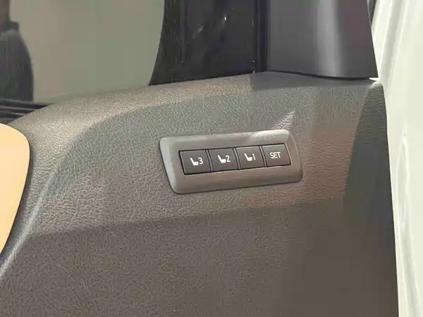 Toyota Alphard 2012