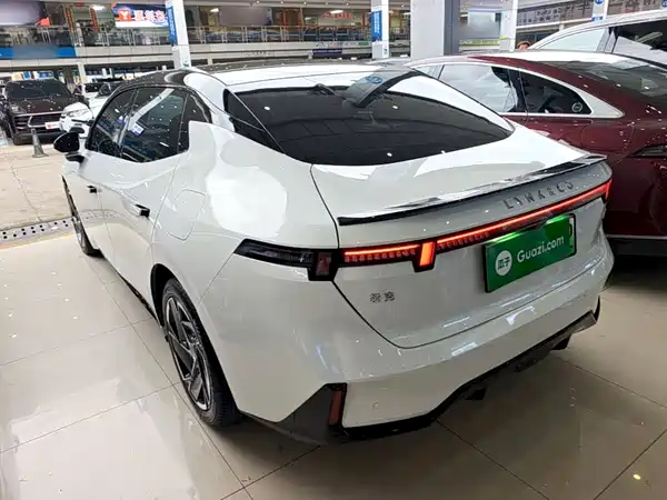 Lynk & Co 07 EM-P 2024