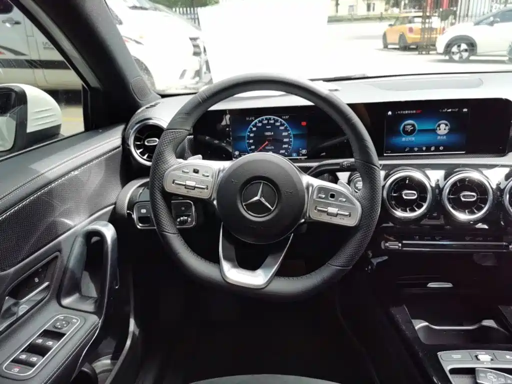 Mercedes-Benz A-Class 2019 — фото 11