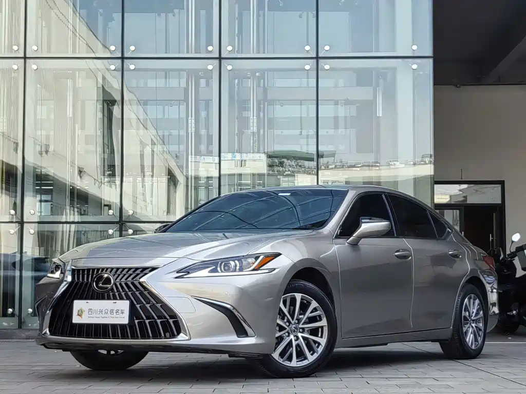 Lexus ES 2021