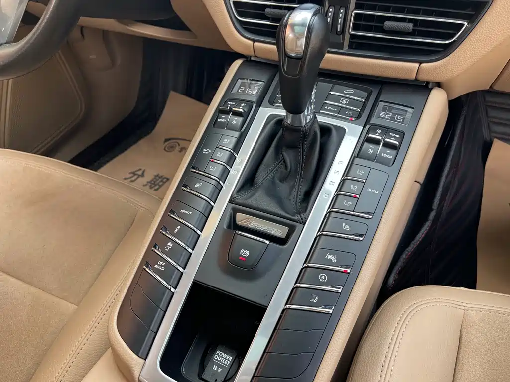 Porsche Macan 2020 — фото 17