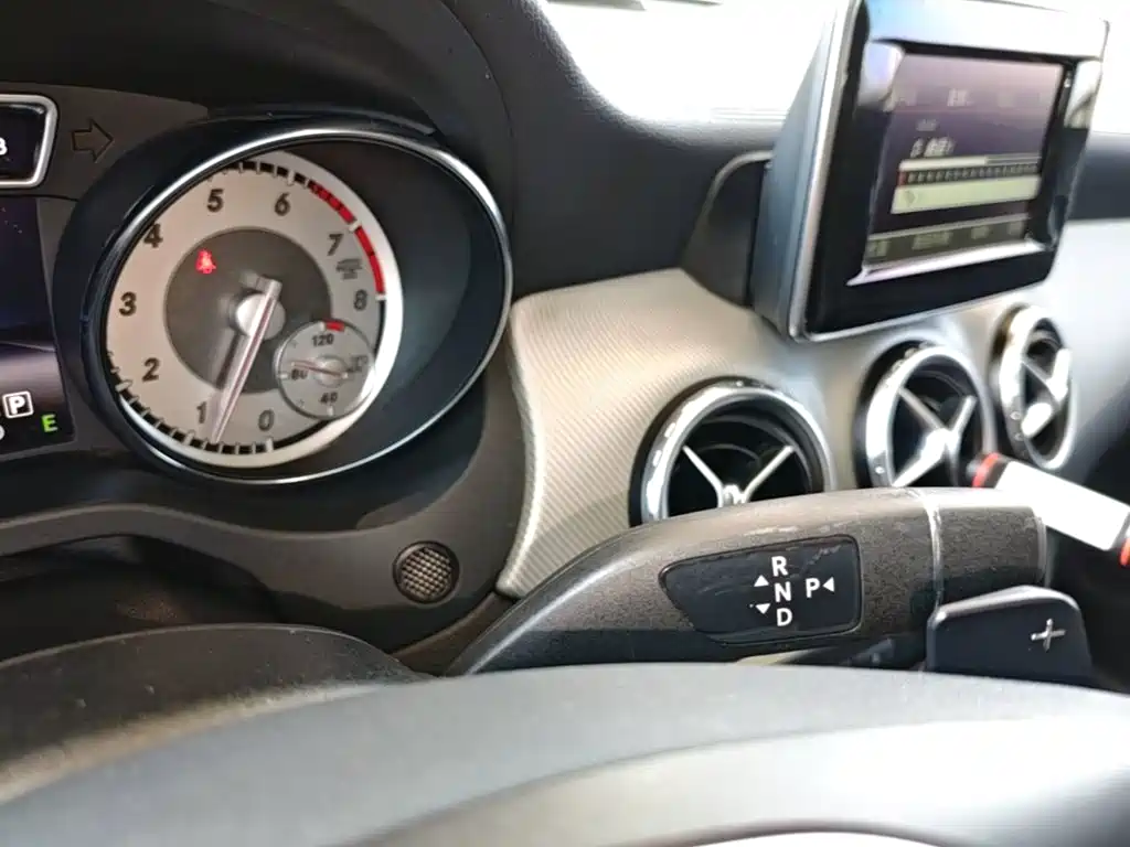 Mercedes-Benz GLA 2015 — фото 14