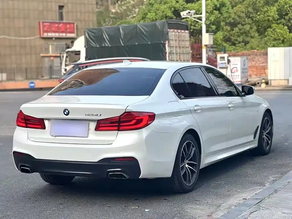 BMW 5 Series 2019 — фото 22