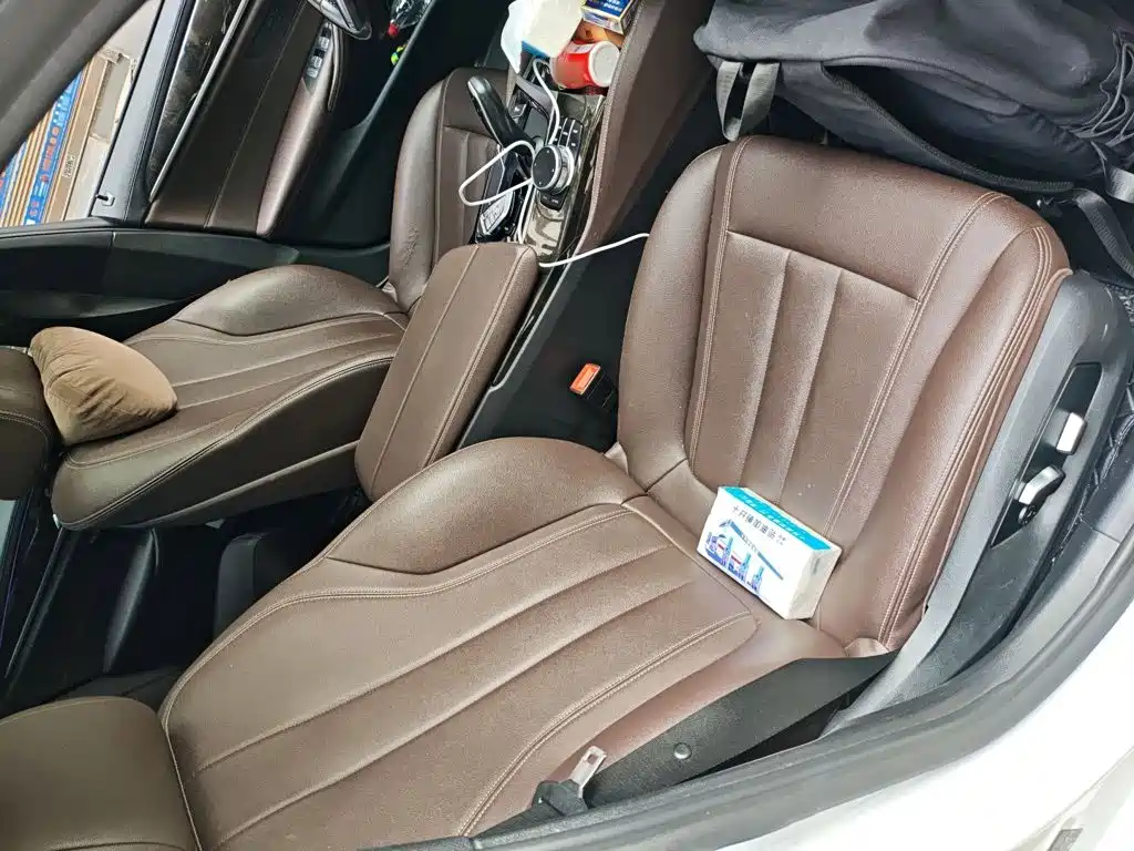 BMW 5 Series 2019 — фото 16