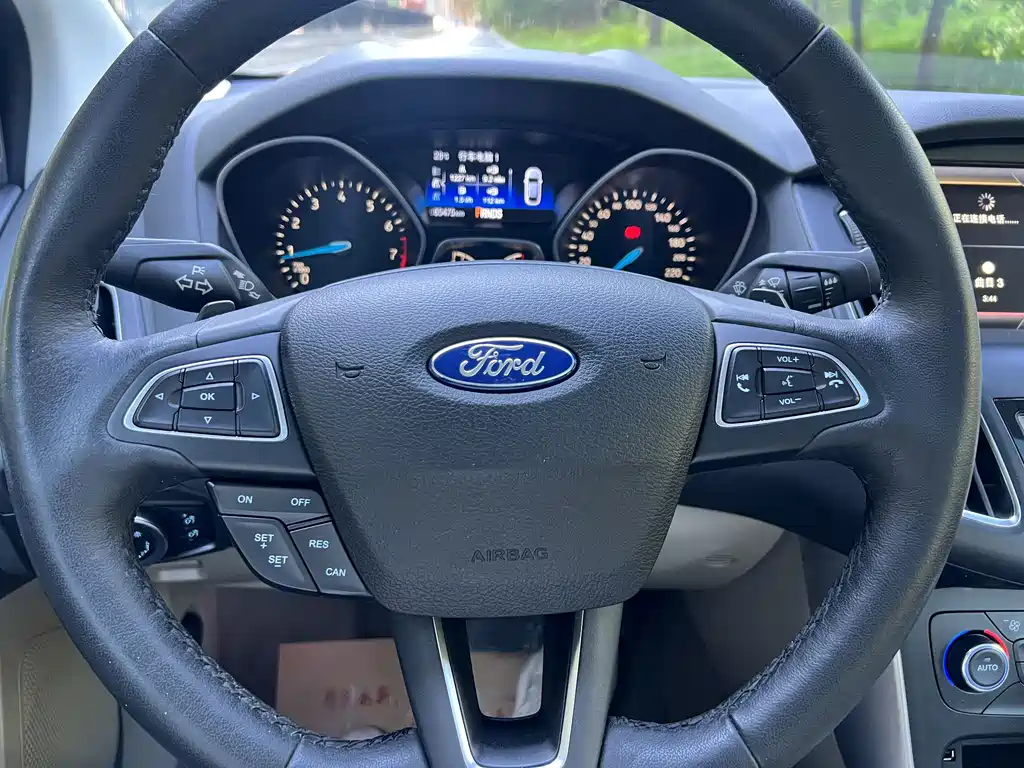Ford Focus 2016 — фото 12