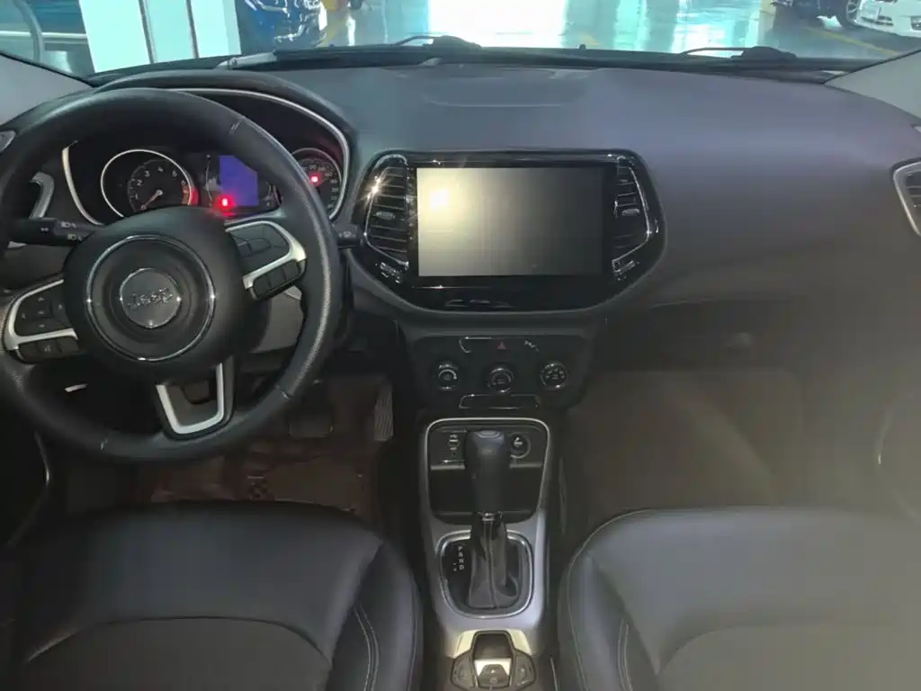 Jeep Compass 2019 — фото 10