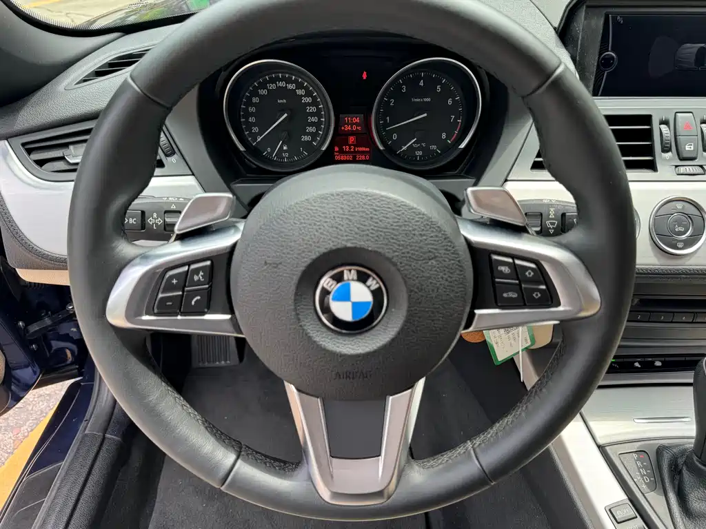 BMW Z4 2010 — фото 10