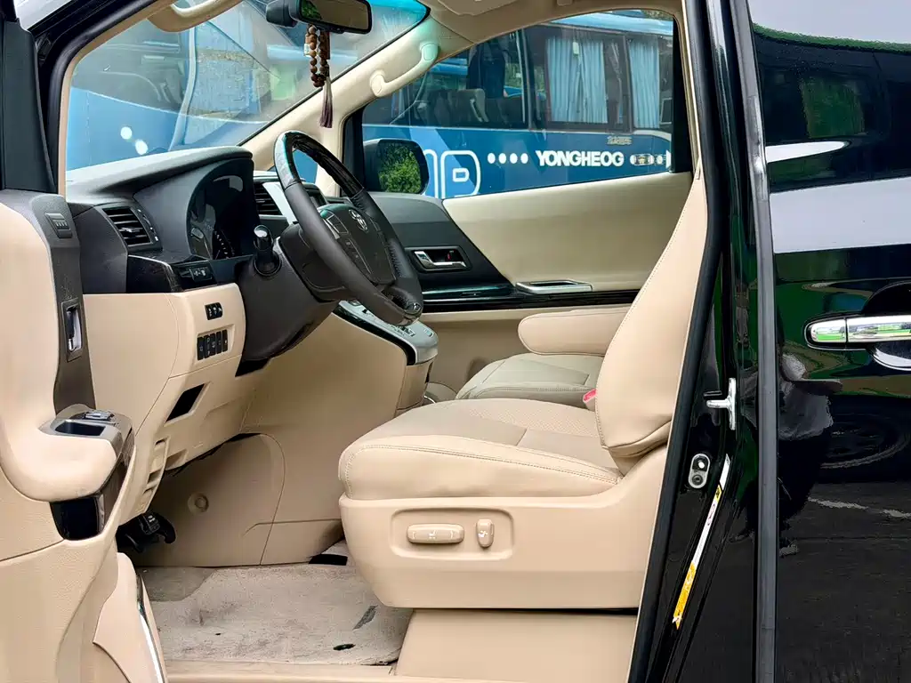 Toyota Alphard 2012 — фото 16