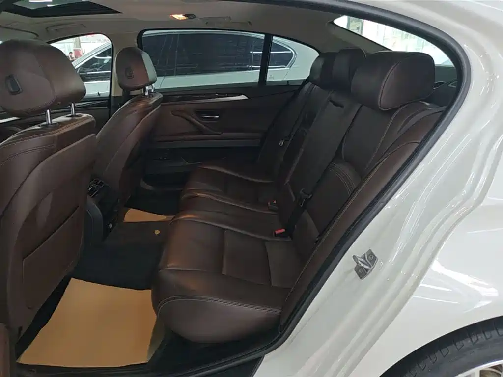 BMW 5 Series 2016 — фото 17