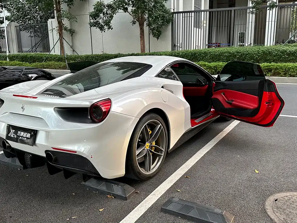 Ferrari 488 2016 — фото 19