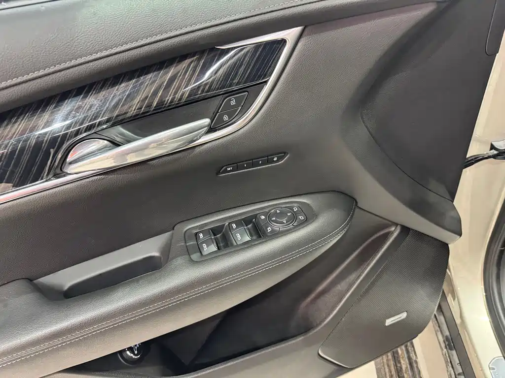 Cadillac XT6 2021 — фото 15