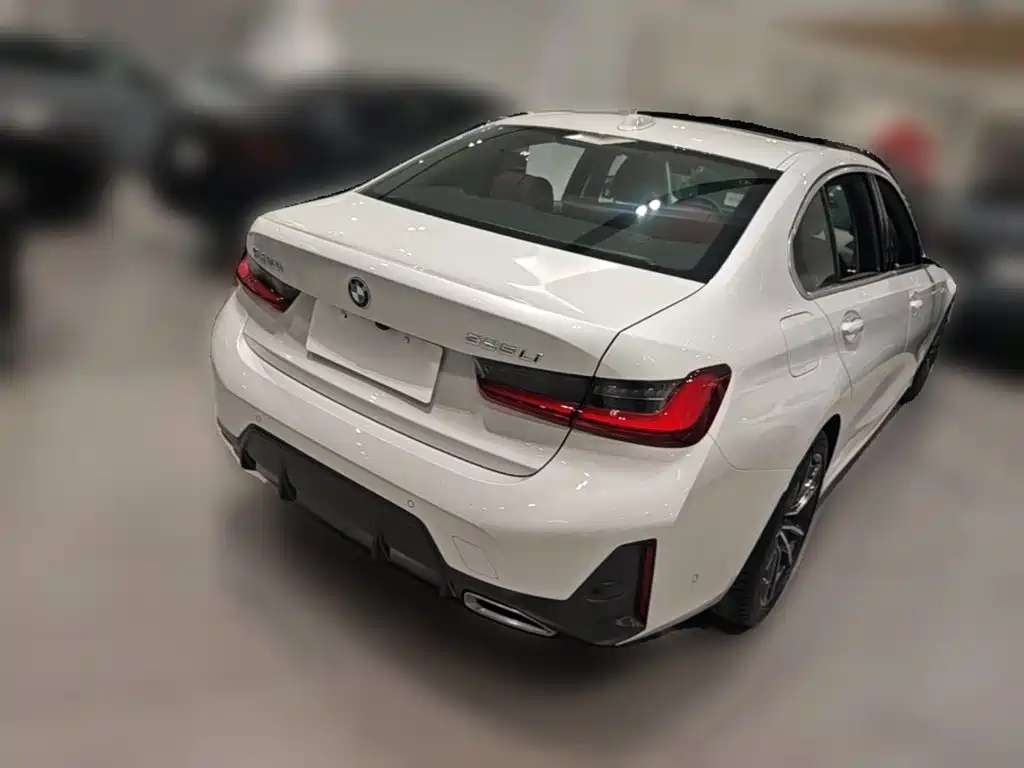 BMW 3 Series 2025 — фото 12