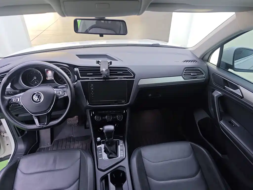 Volkswagen Tiguan L 2021 — фото 11