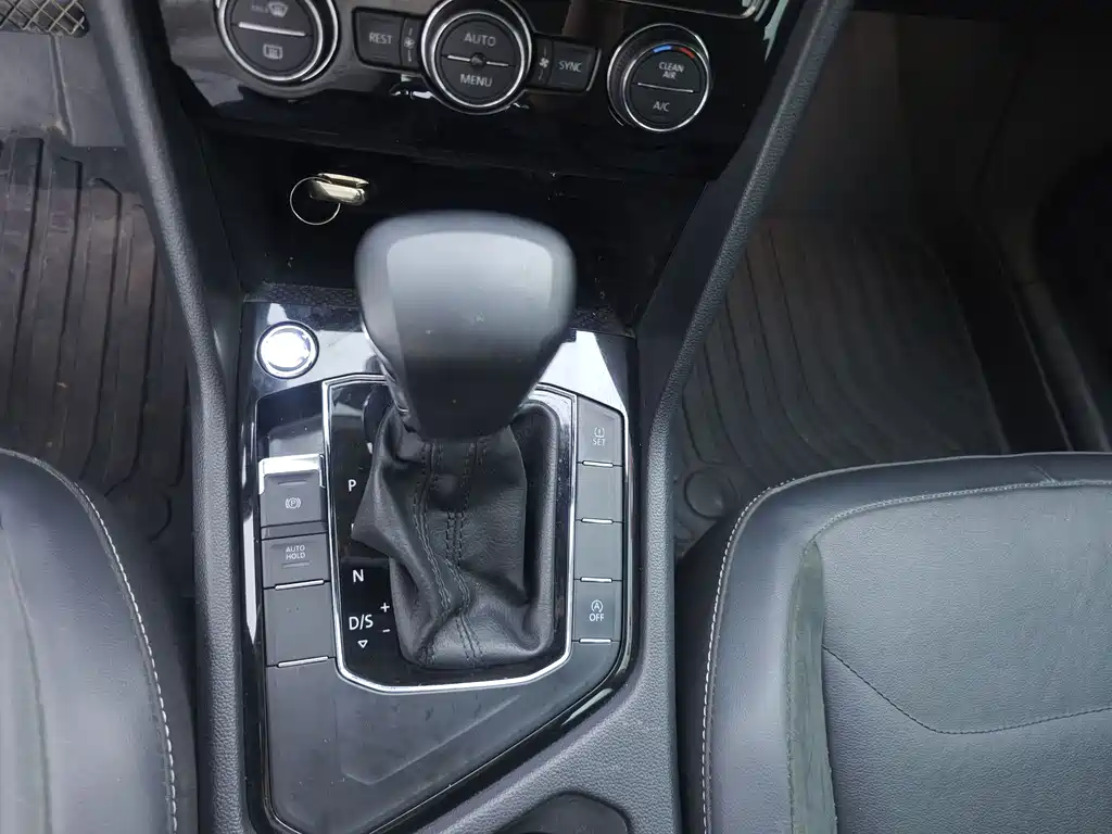 Volkswagen Tiguan L 2021 — фото 14