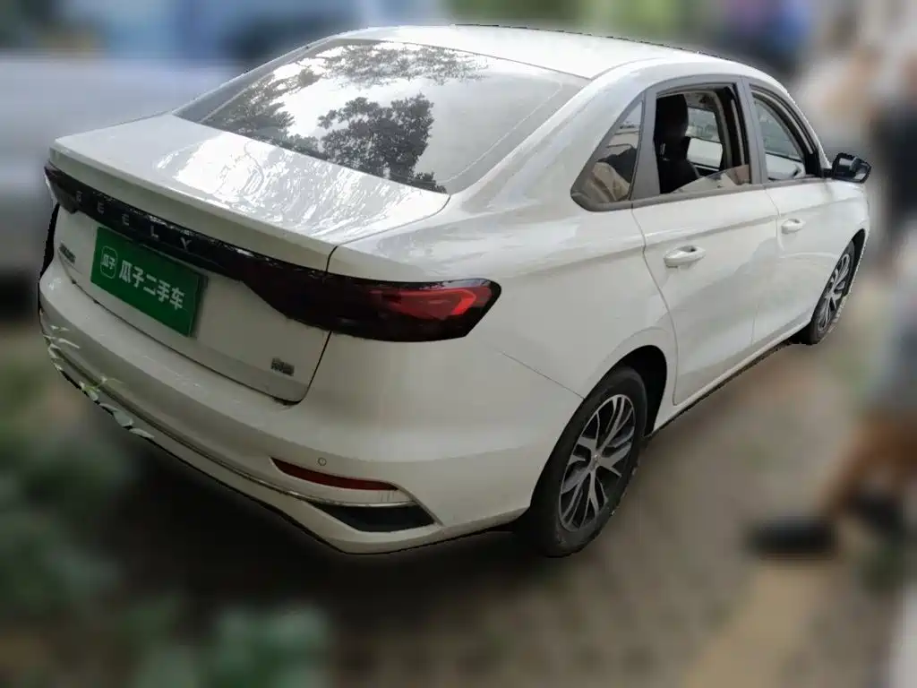 Geely Emgrand 2023