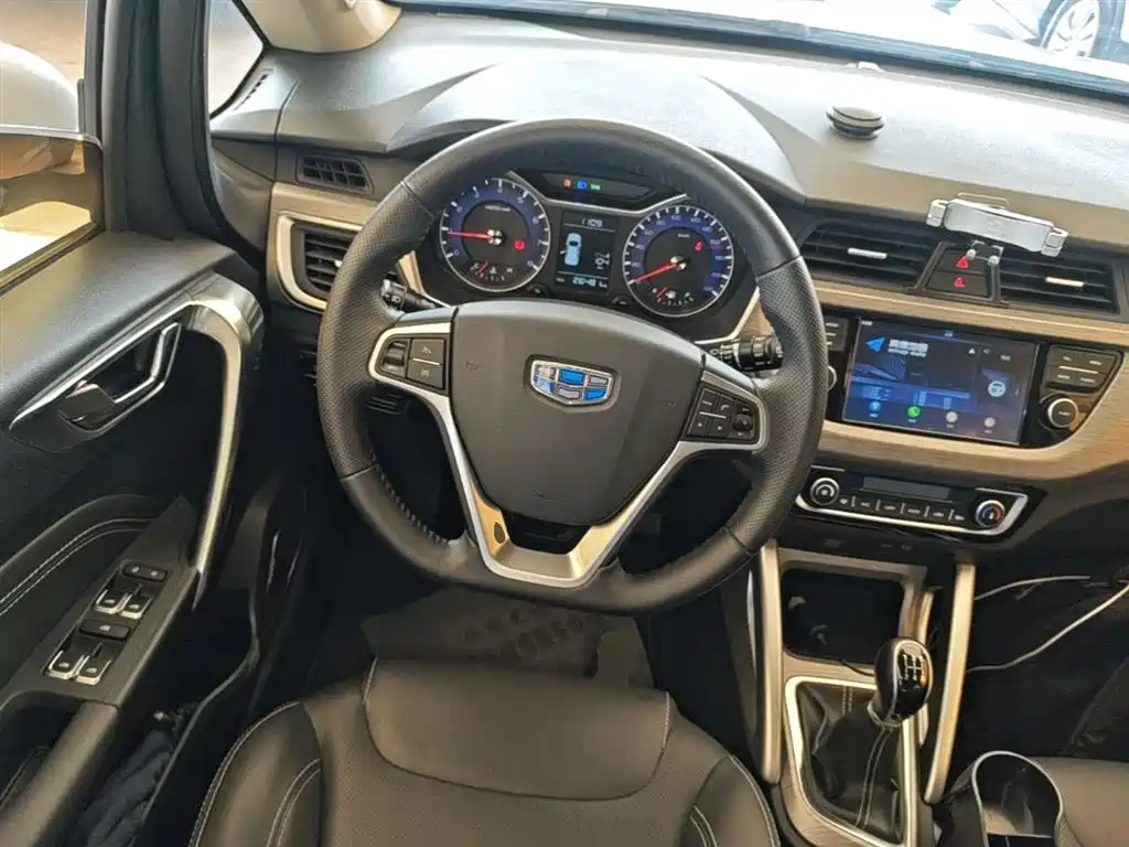 Geely Vision X3 2019 — фото 11