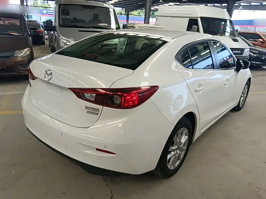 Mazda 3 Axela 2015