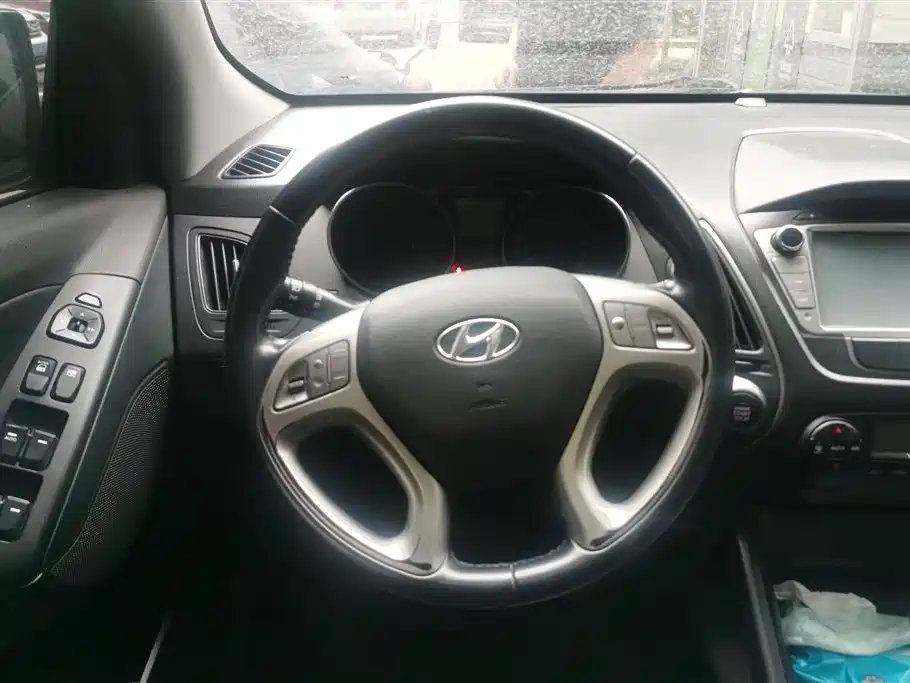Hyundai ix35 2015 — фото 15
