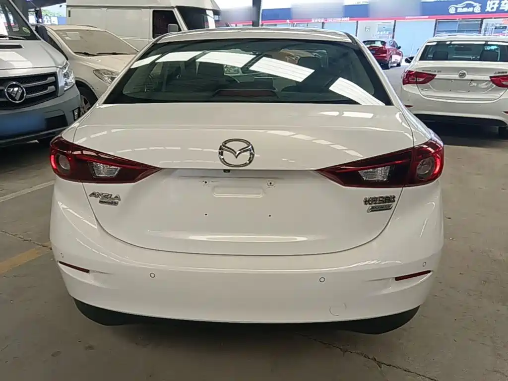 Mazda 3 Axela 2015