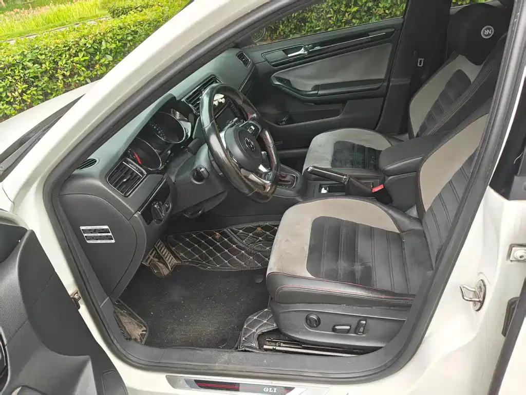 Volkswagen Sagitar 2016