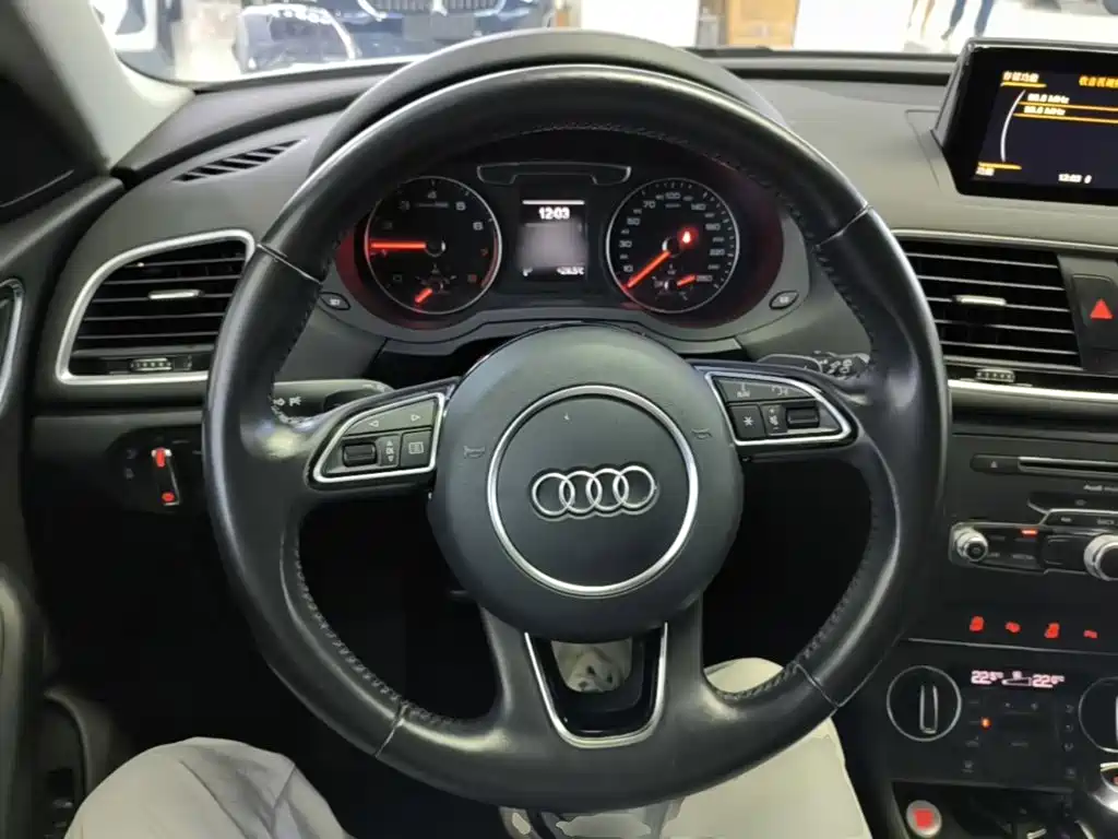 Audi Q3 2017 — фото 11